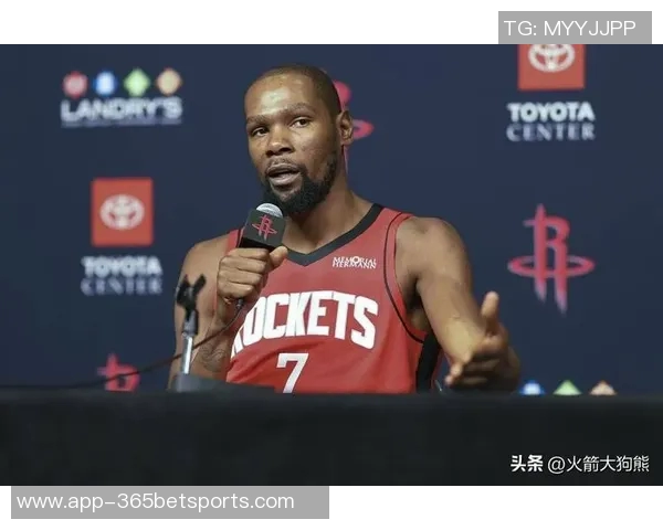 杜兰特称赞谢泼德训练营表现称其侵略性提升球队整体水平