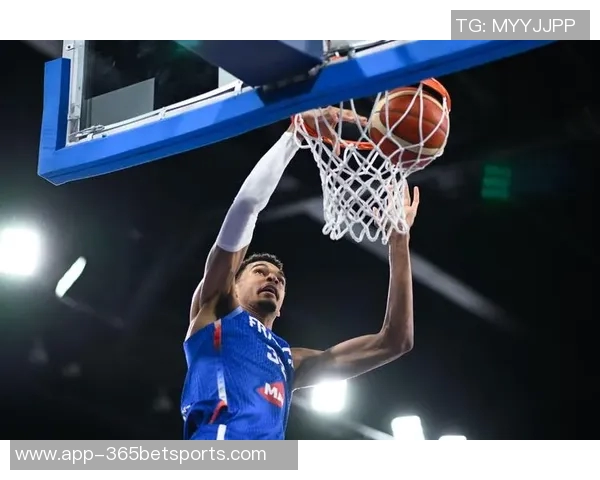 文班亚马上半场表现出色6投3中贡献11分7板1助1帽展现潜力