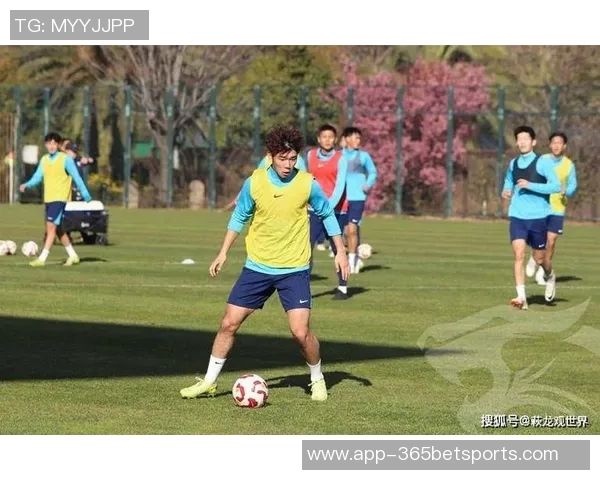 三镇新任主帅莫拉强调将根据球员特点制定战术追求进攻风格不变 三镇新任主帅莫拉强调将根据球员特点制定战术追求进攻风格不变