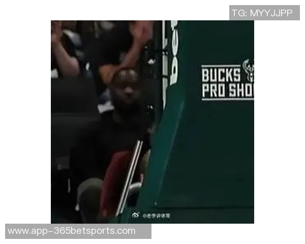 字母哥首节表现低迷未能得分却贡献助攻和防守表现引发关注